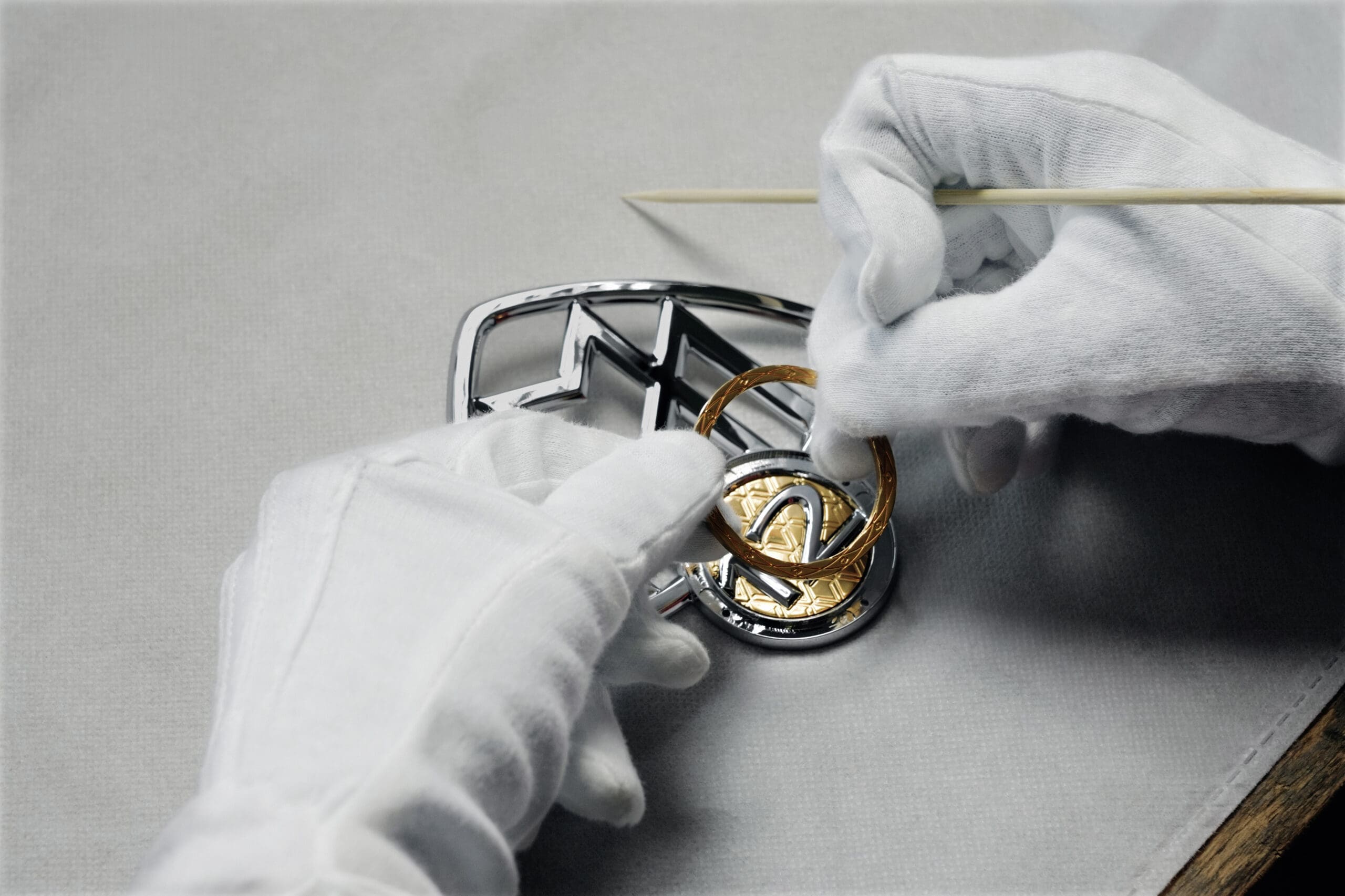 V12 Edition Mercedes-Maybach 1 of 50 Emblem 