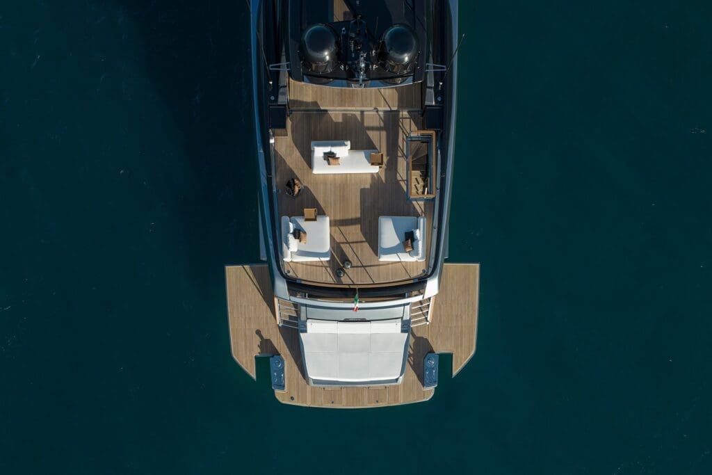 112 Dolcevita Super Aft Drone shot